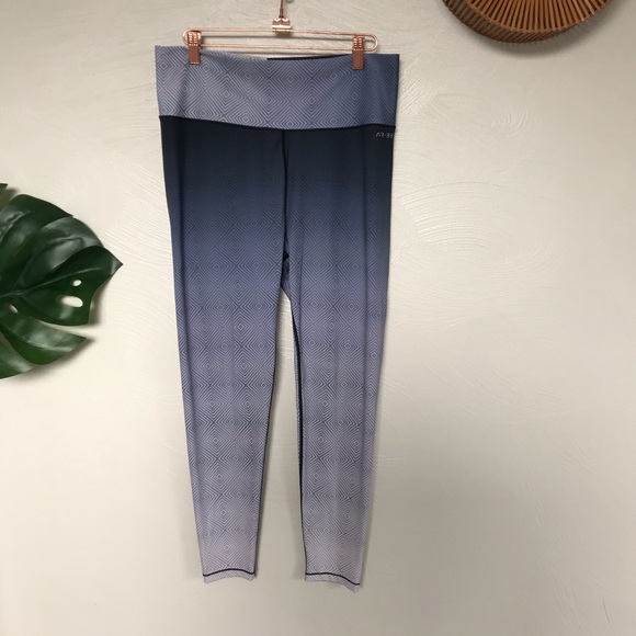 AR-33 Alpha Geometric Pattern Ombré Legging XL - Picture 6 of 8